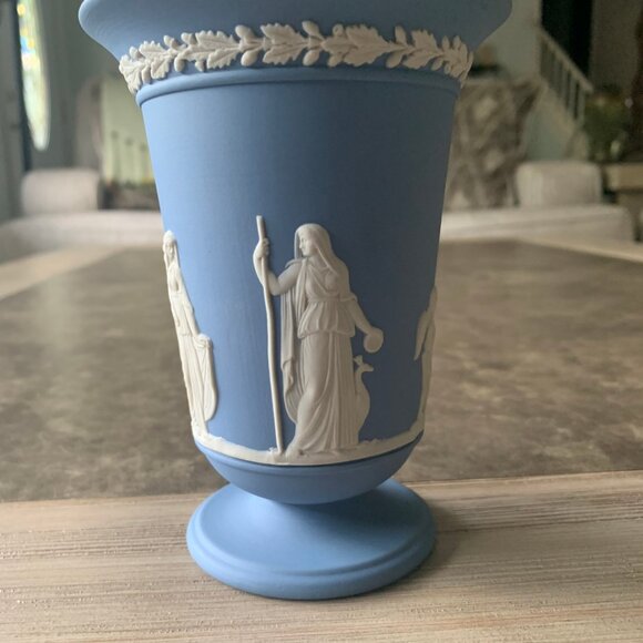 Vintage Imported Wedgewood Vase Circa 1970's - Picture 3 of 11